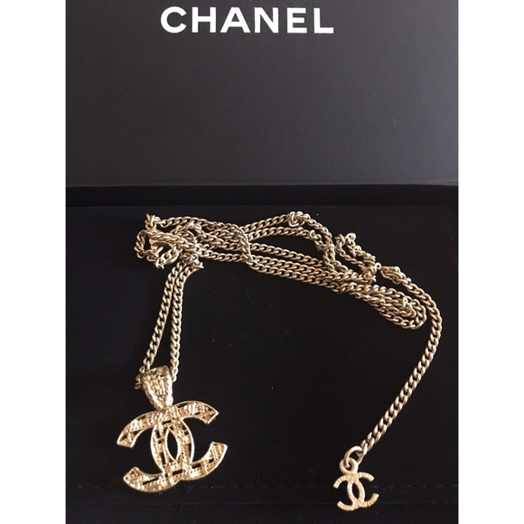 Authentic CHANEL CC Logo Necklace A64603 Gold - Picture 2 of 6